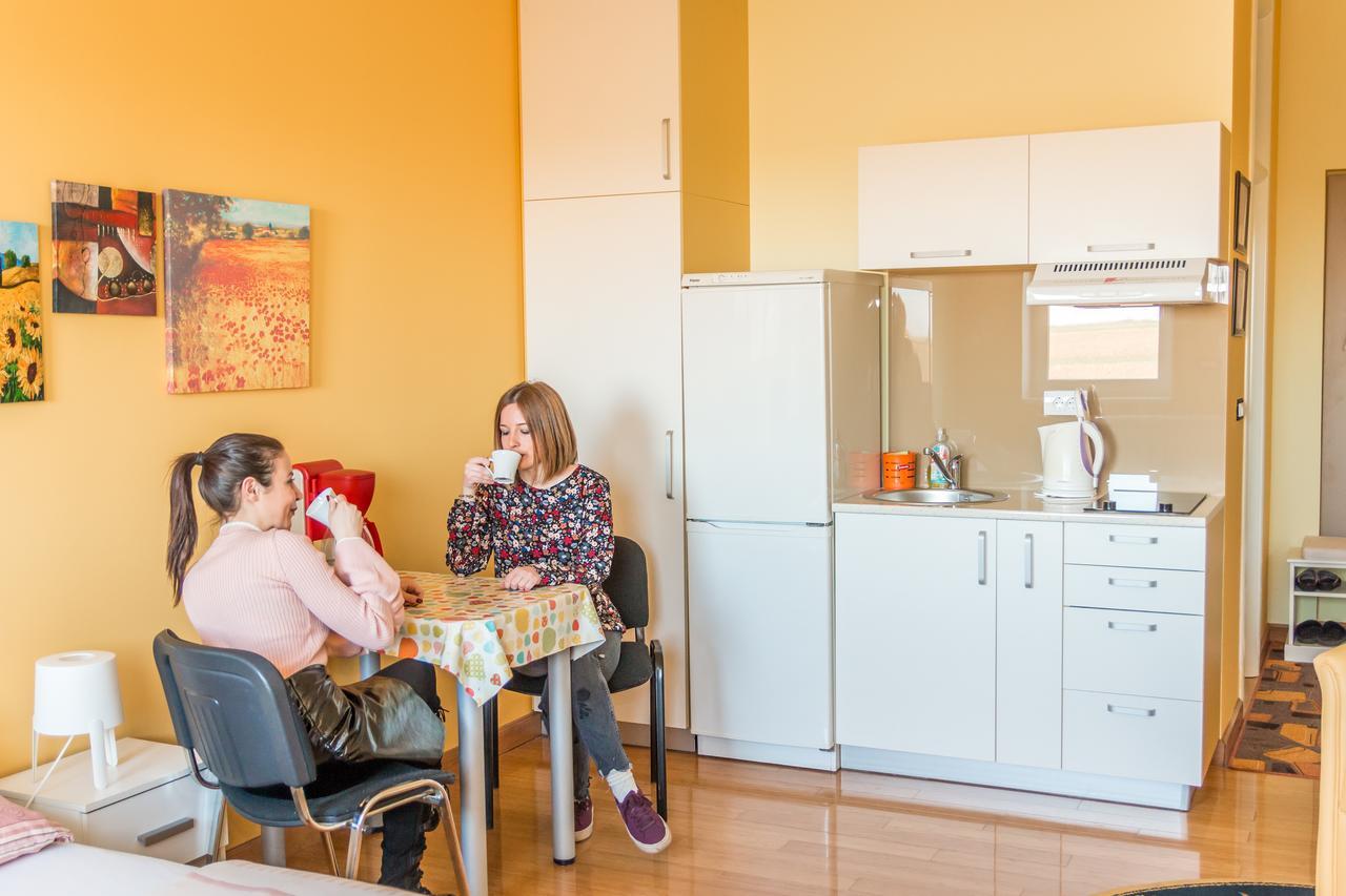 Kalanj Apartmani I Sobe Belgrade Luaran gambar